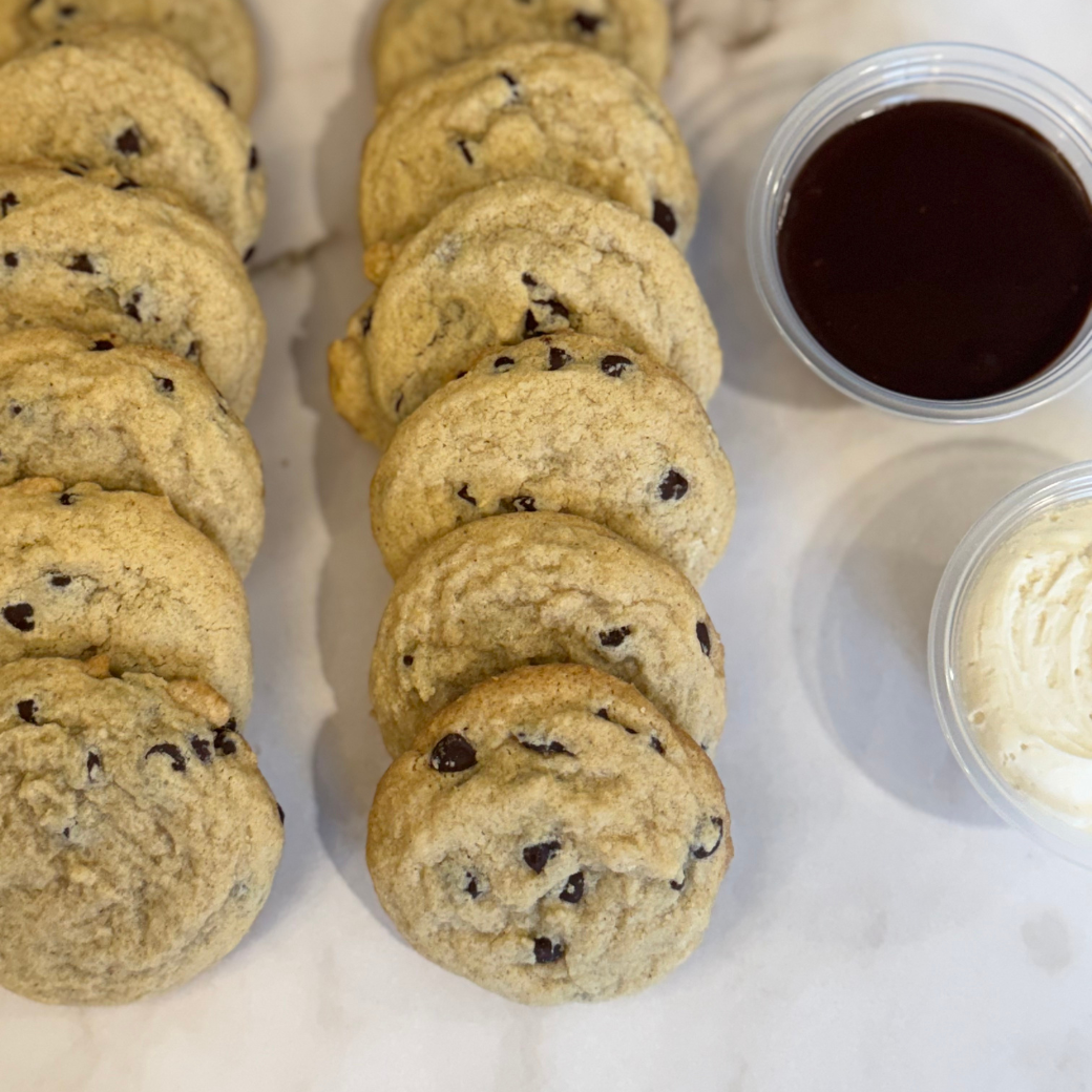 Dipping Box: Mini Chocolate Chip Cookies & Dips