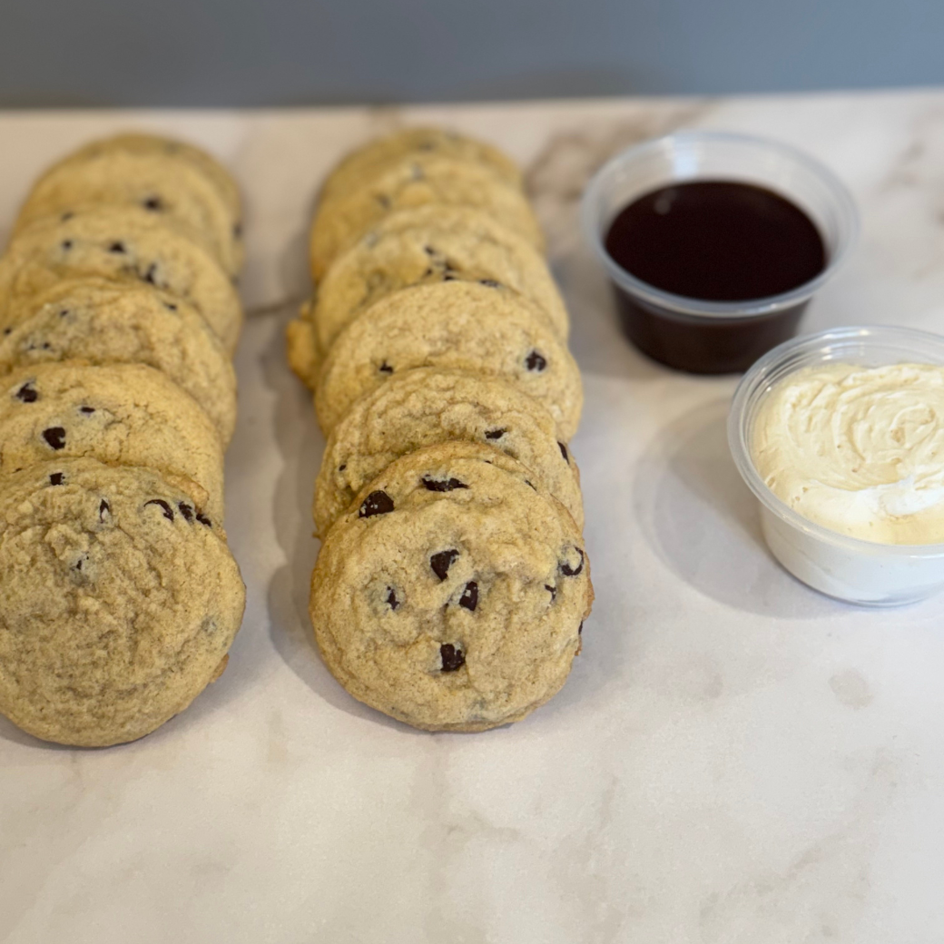 Dipping Box: Mini Chocolate Chip Cookies & Dips